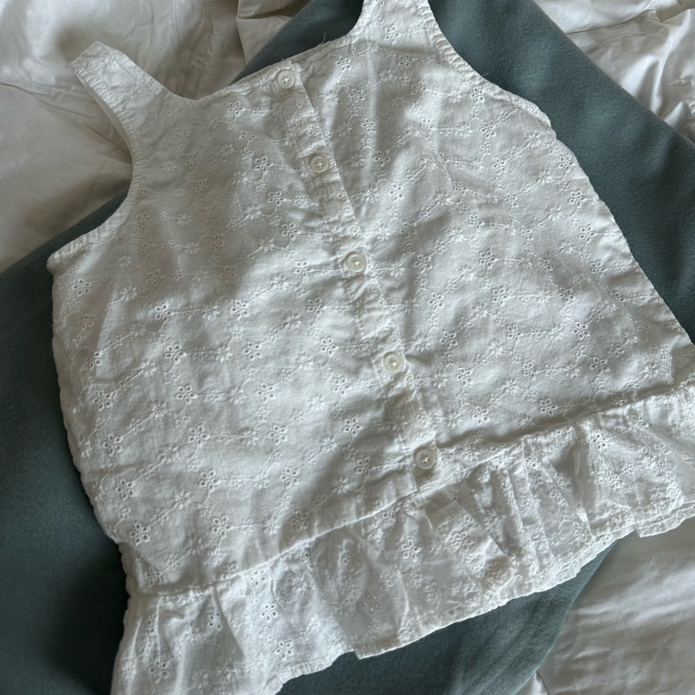 White Tank - Picture 4 of 4